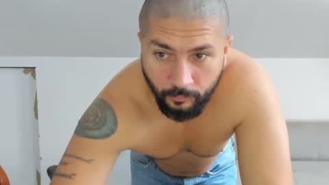 Snapshot of theguardian7 chatting on 11/16/25, 09:15 theguardian7 online show from 11/16/25, 09:15