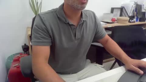 Snapshot of thehardcock2025 chatting on 10/28/25, 04:42 thehardcock2025 online show from 10/28/25, 04:42