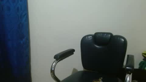 Snapshot of thehousedog chatting on 10/24/25, 09:11 thehousedog online show from 10/24/25, 09:11