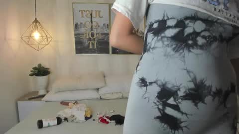 Snapshot of theia_moon_ chatting on 12/03/24, 12:38 Theia online show from 12/03/24, 12:38