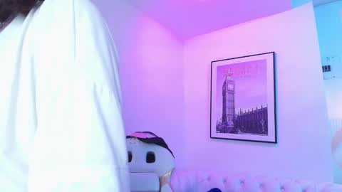 Snapshot of theia_moon_ chatting on 01/12/25, 12:44 Theia online show from 01/12/25, 12:44