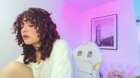 Snapshot of theia_moon_ chatting on 01/12/25, 03:46 Theia online show from 01/12/25, 03:46