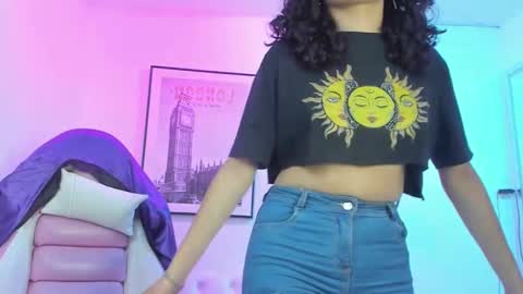 Snapshot of theia_moon_ chatting on 02/09/25, 12:30 Theia online show from 02/09/25, 12:30