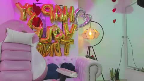 Snapshot of theia_moon_ chatting on 02/18/25, 01:00 Theia online show from 02/18/25, 01:00