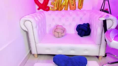 Snapshot of theia_moon_ chatting on 02/18/25, 04:05 Theia online show from 02/18/25, 04:05