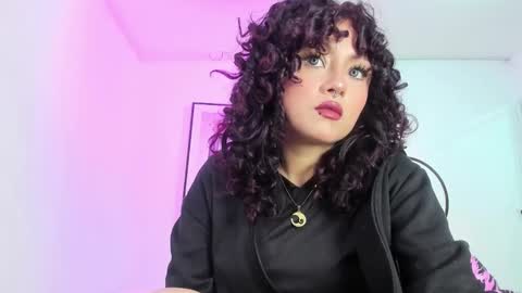 Snapshot of theia_moon_ chatting on 02/19/25, 01:28 Theia online show from 02/19/25, 01:28