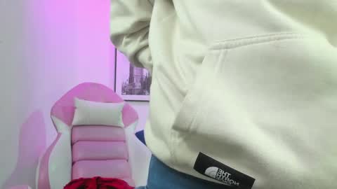 Snapshot of theia_moon_ chatting on 02/24/25, 12:37 Theia online show from 02/24/25, 12:37