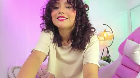 Snapshot of theia_moon_ chatting on 03/01/25, 03:38 Theia online show from 03/01/25, 03:38