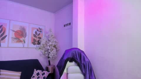 Snapshot of theia_moon_ chatting on 03/02/25, 04:17 Theia online show from 03/02/25, 04:17