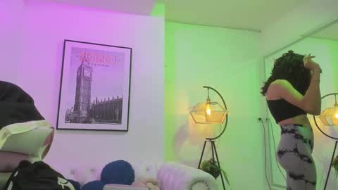 Snapshot of theia_moon_ chatting on 03/11/25, 01:01 Theia online show from 03/11/25, 01:01