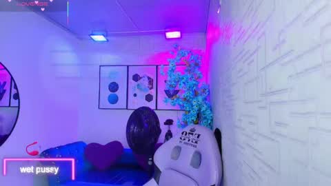 Snapshot of theia_moon_ chatting on 10/04/25, 12:36 Theia online show from 10/04/25, 12:36