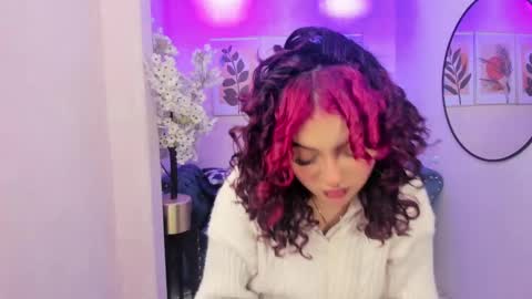 Snapshot of theia_moon_ chatting on 10/09/25, 02:15 Theia online show from 10/09/25, 02:15