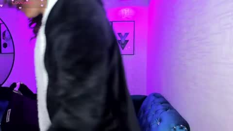 Snapshot of theia_moon_ chatting on 11/12/25, 01:00 Theia online show from 11/12/25, 01:00