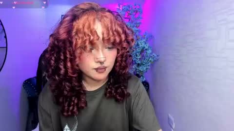 Snapshot of theia_moon_ chatting on 11/14/25, 02:05 Theia online show from 11/14/25, 02:05