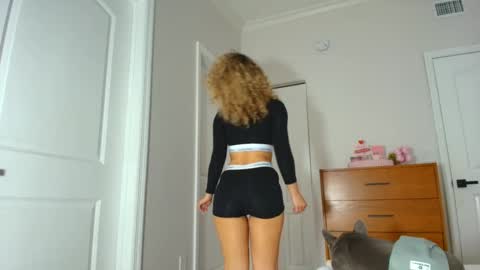 Lily Marie online show from 01/14/25, 06:49