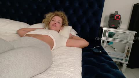 Lily Marie online show from 09/12/25, 08:20