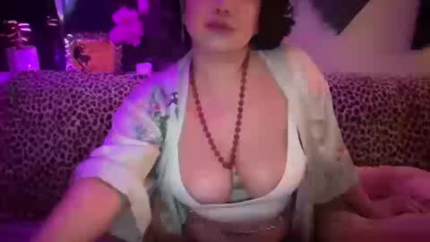 Snapshot of thejadeempress777 chatting on 10/18/25, 04:04 thejadeempress777 online show from 10/18/25, 04:04
