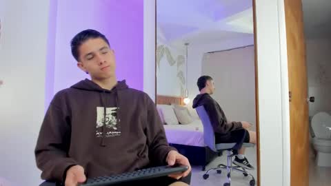  THEO- MATEO  online show from 12/24/24, 10:44