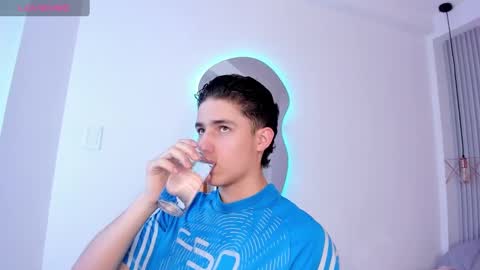  THEO- MATEO  online show from 01/04/25, 02:46