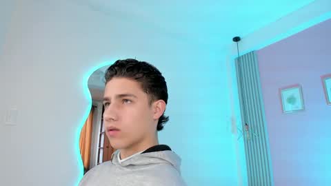  THEO- MATEO  online show from 01/08/25, 02:03