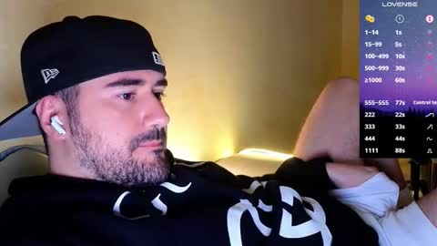 Snapshot of theoravi chatting on 09/24/25, 03:10 Theo Ravi online show from 09/24/25, 03:10