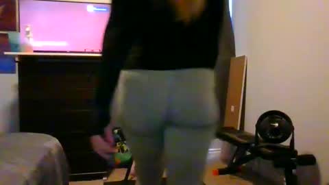 Snapshot of thepeachprincess chatting on 01/11/25, 07:59 the peach princess online show from 01/11/25, 07:59