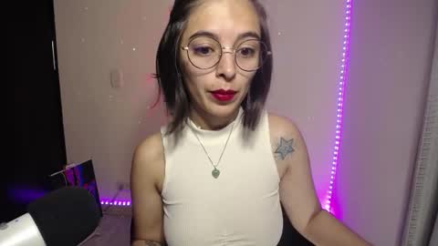 Snapshot of thepowerpuffgirl_99 chatting on 01/04/25, 11:43 Amy online show from 01/04/25, 11:43