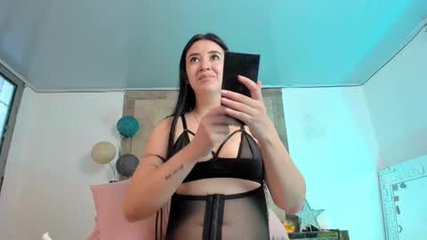 Snapshot of thequeenkall chatting on 10/12/25, 07:35 Konnie online show from 10/12/25, 07:35