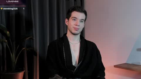 Snapshot of therealmartincox chatting on 12/16/24, 01:42 4th online show from 12/16/24, 01:42