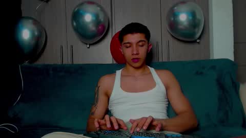 Snapshot of thesaint_xxx chatting on 10/04/25, 07:17 thesaint_xxx online show from 10/04/25, 07:17