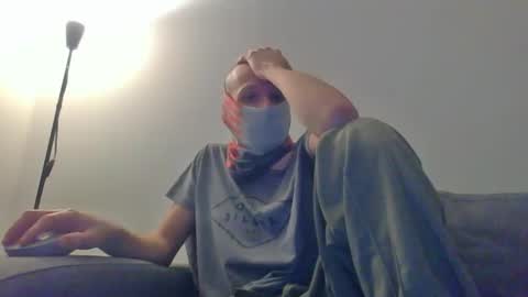 Snapshot of thetubedscarfguy chatting on 02/17/25, 09:30 Scarf guy online show from 02/17/25, 09:30
