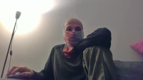 Snapshot of thetubedscarfguy chatting on 02/20/25, 06:24 Scarf guy online show from 02/20/25, 06:24