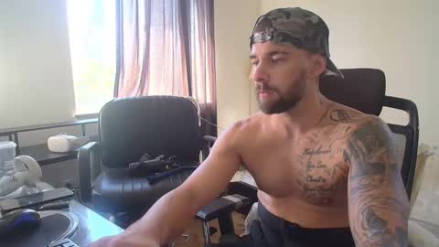 Snapshot of theufcfan_8181 chatting on 10/20/25, 09:15 troy online show from 10/20/25, 09:15