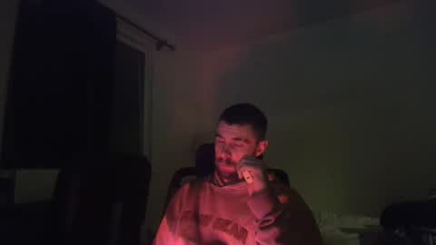 Snapshot of theufcfan_8181 chatting on 11/27/25, 07:10 troy online show from 11/27/25, 07:10