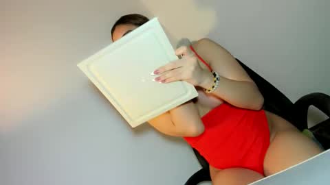 Snapshot of thewhoremistress05 chatting on 10/20/25, 05:19 stella online show from 10/20/25, 05:19