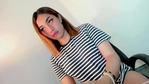 Snapshot of thewhoremistress05 chatting on 11/11/25, 02:33 stella online show from 11/11/25, 02:33