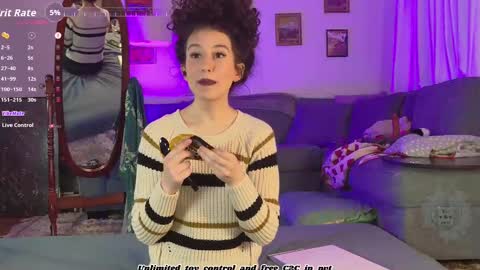 Snapshot of thewillownest chatting on 10/26/25, 05:08 thewillownest online show from 10/26/25, 05:08