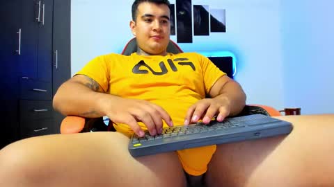 Snapshot of thiago_cp01 chatting on 10/01/25, 03:23 Thiago online show from 10/01/25, 03:23