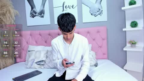 Snapshot of thiago_hard chatting on 09/22/25, 01:02 Thiago online show from 09/22/25, 01:02