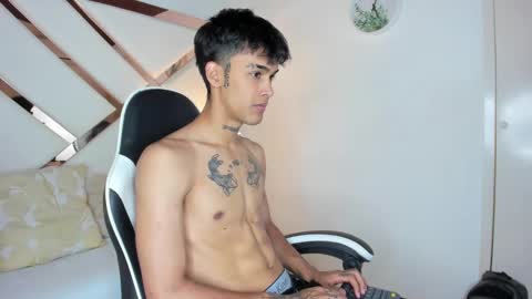 Snapshot of thiago_hard chatting on 10/20/25, 07:58 Thiago online show from 10/20/25, 07:58