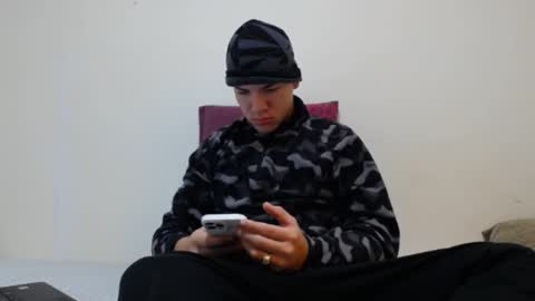 Thiago independent model online show from 01/03/25, 09:25