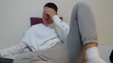 Thiago independent model online show from 01/04/25, 10:45