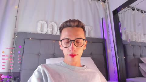 Snapshot of thiago_jones chatting on 01/15/25, 10:57 SanThiago online show from 01/15/25, 10:57