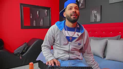 Thia Gomez online show from 02/25/25, 12:24