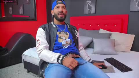 Thia Gomez online show from 03/03/25, 12:27