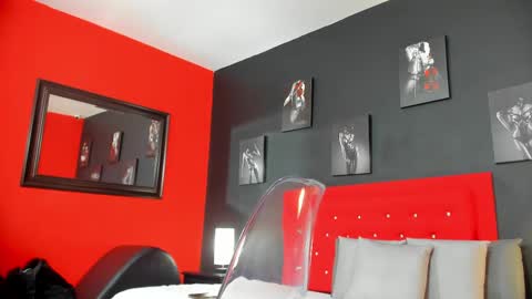 Thia Gomez online show from 09/12/25, 12:16