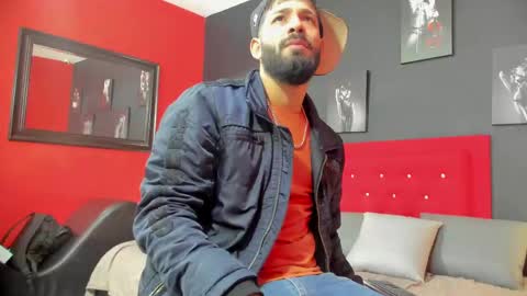 Thia Gomez online show from 09/30/25, 12:21