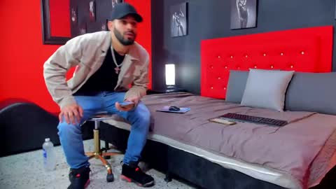 Thia Gomez online show from 10/04/25, 12:36