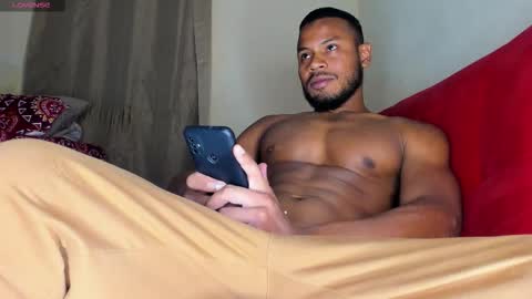 Snapshot of thiagosantos_ chatting on 10/27/25, 02:04 Thiago Instagram online show from 10/27/25, 02:04