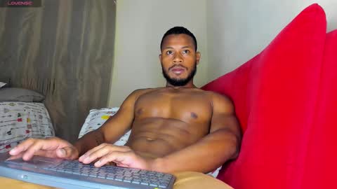 Snapshot of thiagosantos_ chatting on 11/01/25, 12:01 Thiago Instagram online show from 11/01/25, 12:01